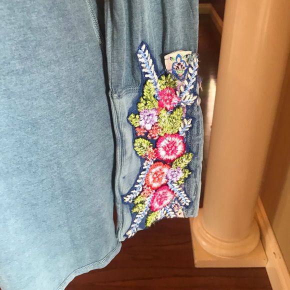 Cotton top with embroidering - Picture 3 of 4